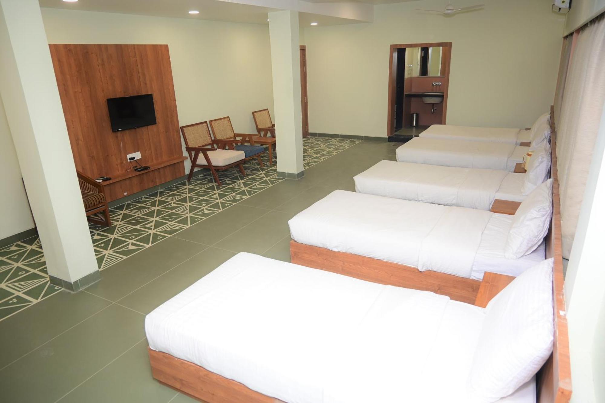 Hotel Ashray 乌贾因 外观 照片